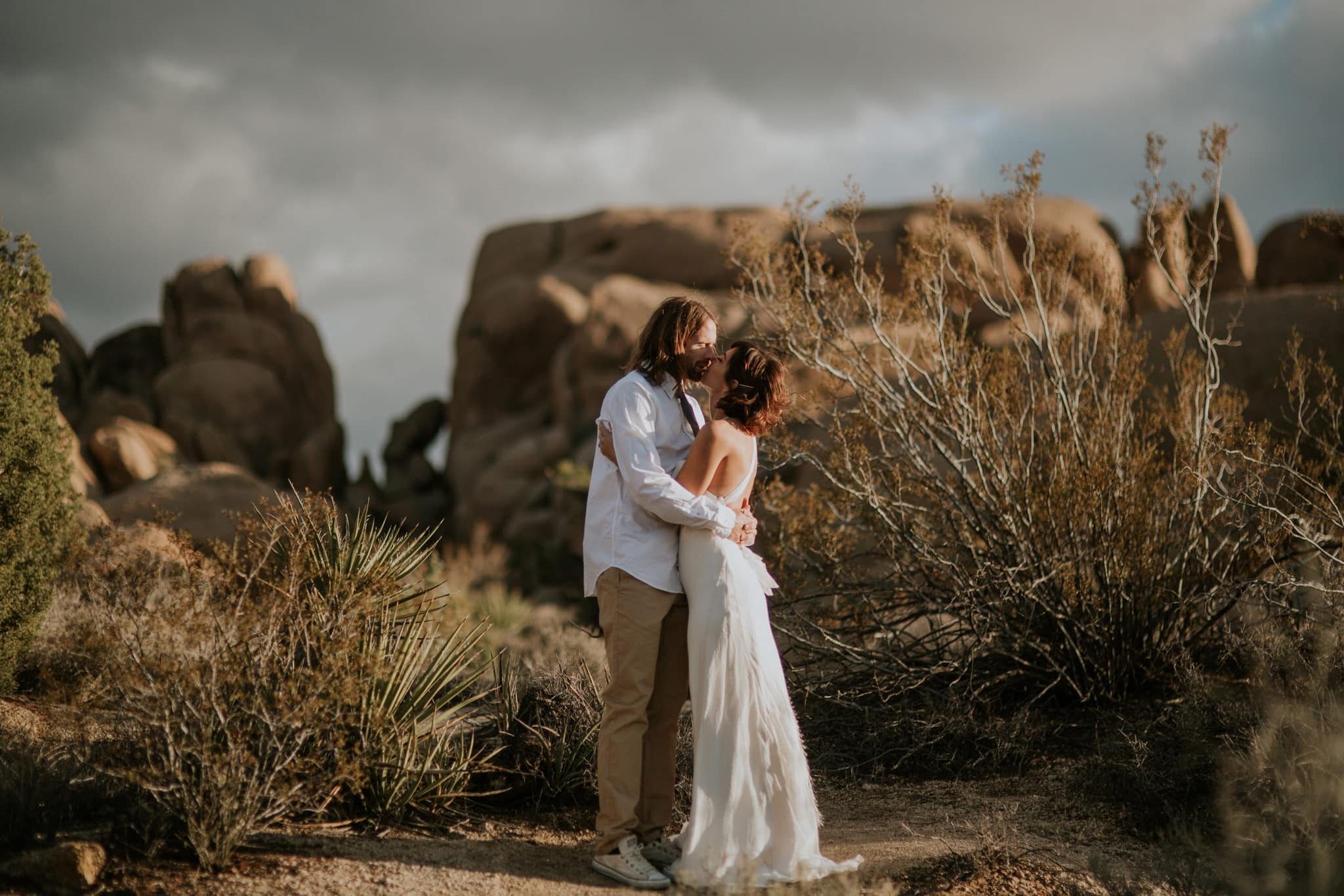 sunset california desert bohemian wedding laidback Joshua Tree Elopement Skull Rock Marcela Pulido Portland Wedding Photographer