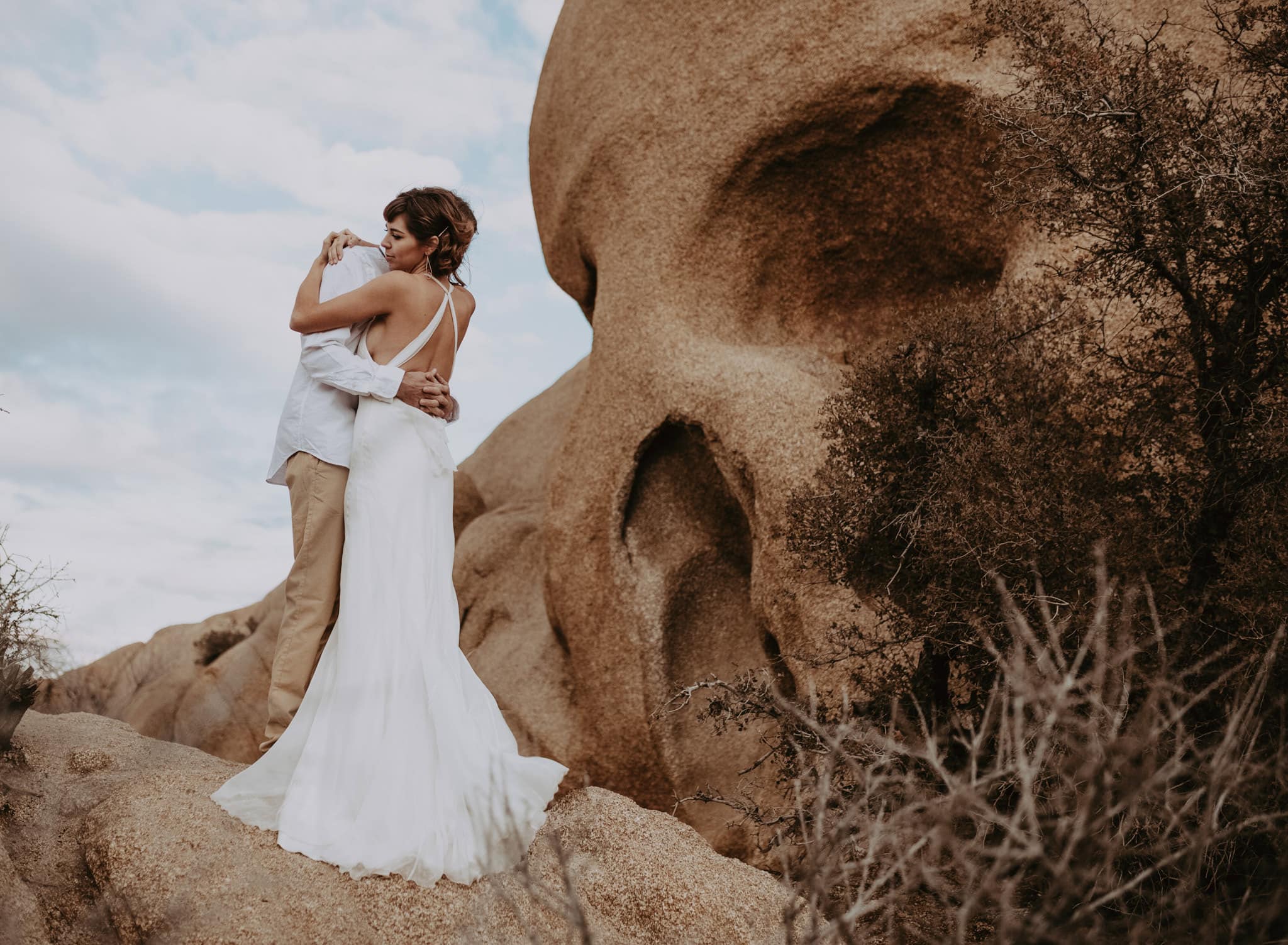 California desert warm tones Joshua Tree Elopement Skull Rock Marcela Pulido Portland Wedding Photographer