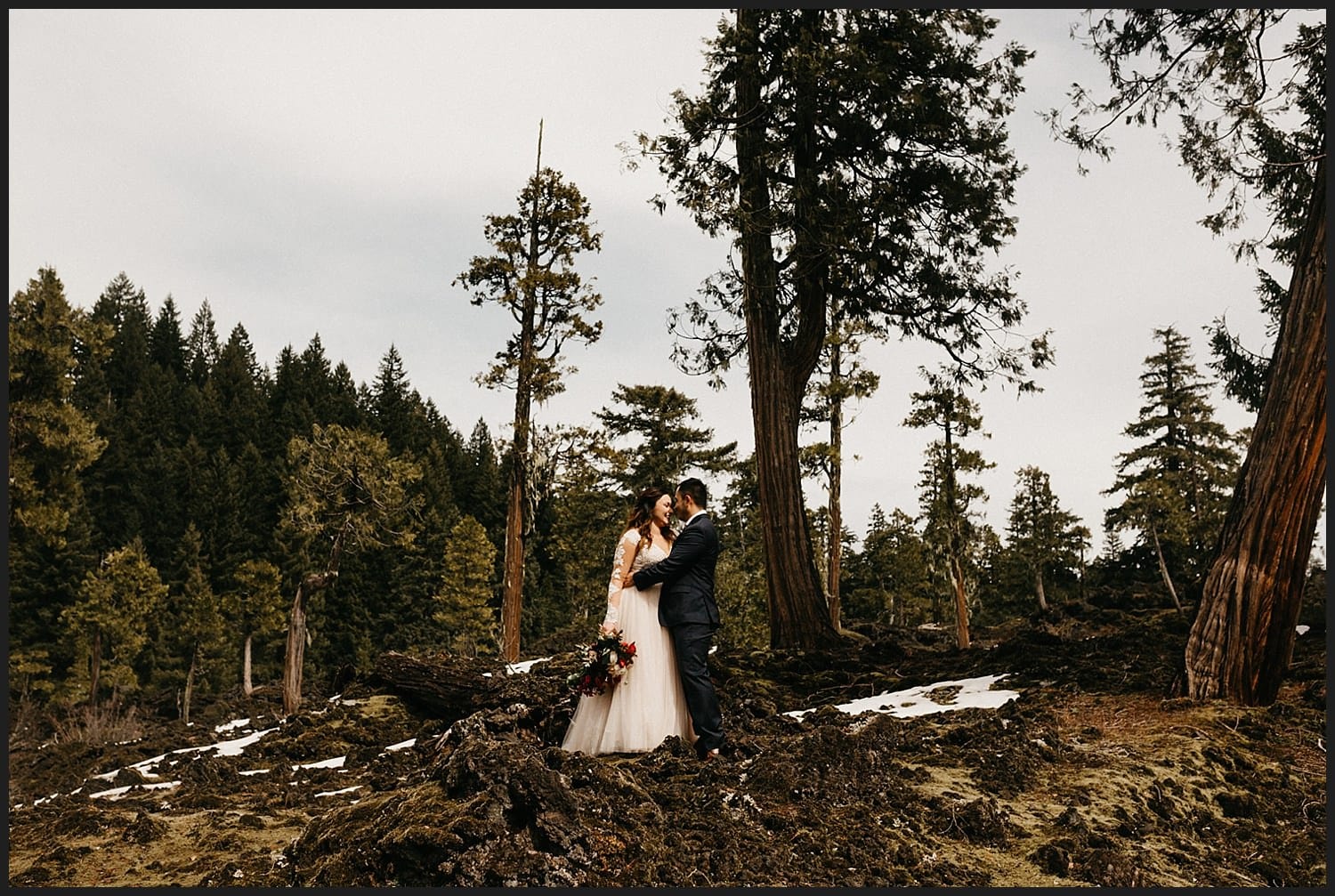 beautiful intimate wedding and elopement in McKenzie River